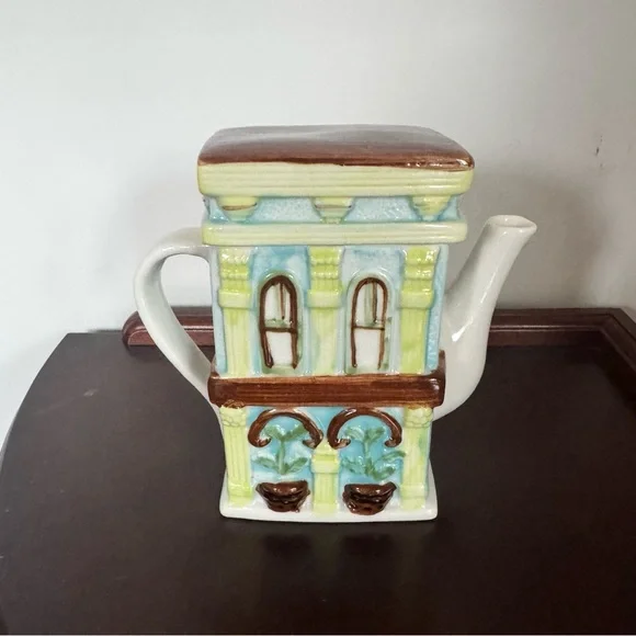 "THE GRANDHOTEL CERAMIC LIDDED TEAPOT", Collectable and Hand Painted - Picture 3 of 6